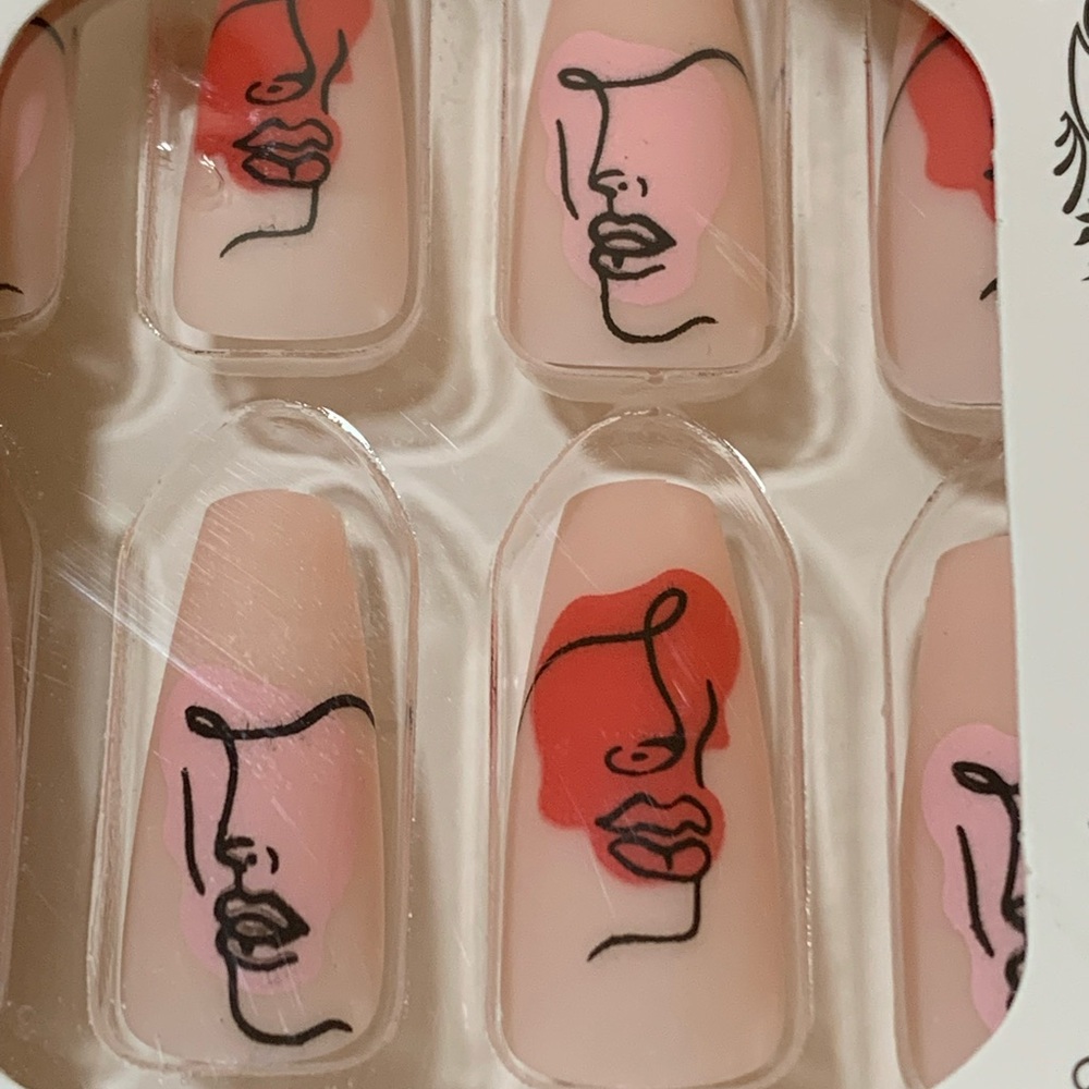 Abstract Face Design Press-On Nails